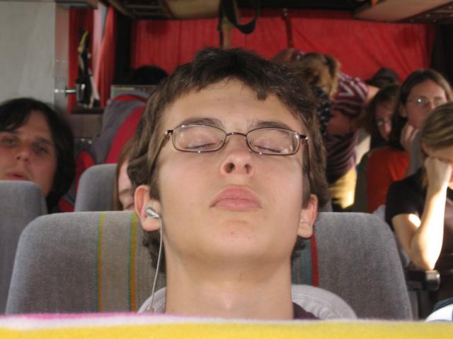 009. Jenže šéfík není jediný, kdo spí...